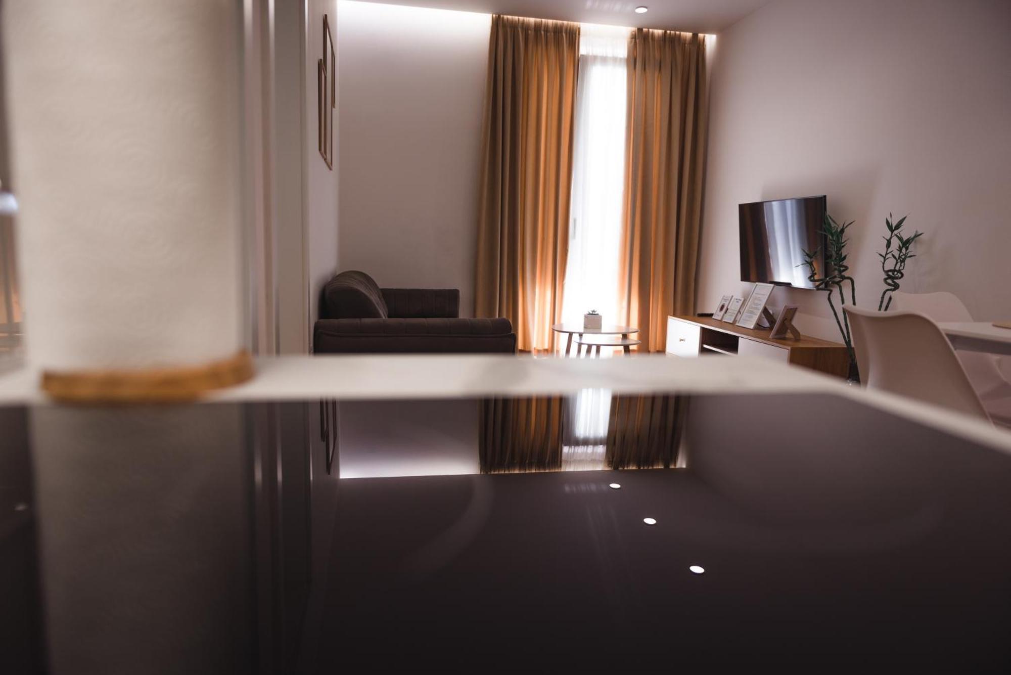 Tam Skanderbeg Square Serviced City Center Apartment No1 Tiranë Ngoại thất bức ảnh