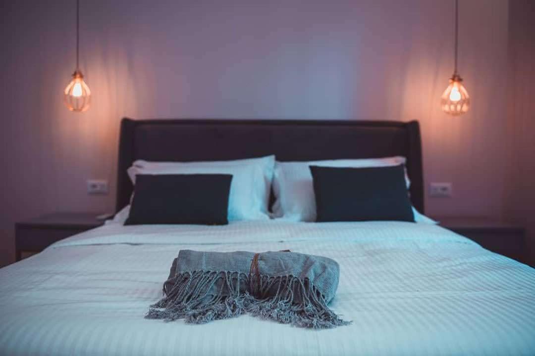 Tam Skanderbeg Square Serviced City Center Apartment No1 Tiranë Ngoại thất bức ảnh