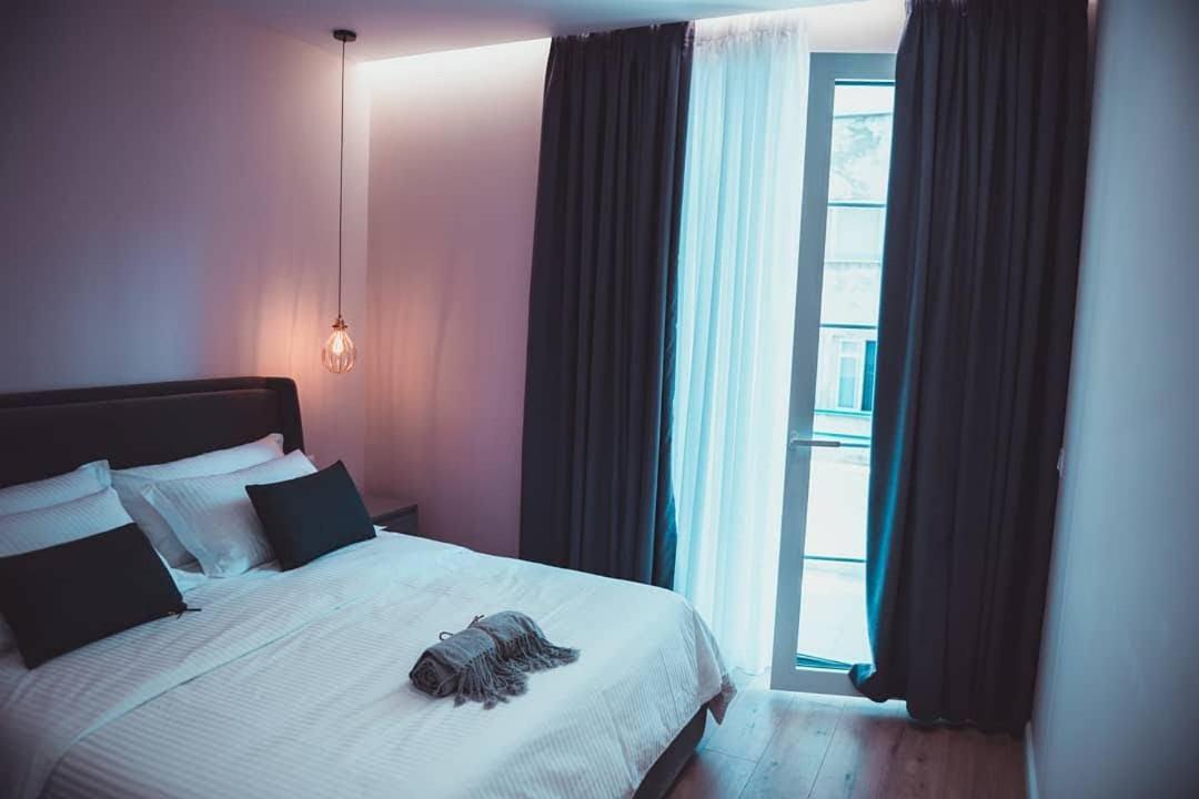 Tam Skanderbeg Square Serviced City Center Apartment No1 Tiranë Ngoại thất bức ảnh